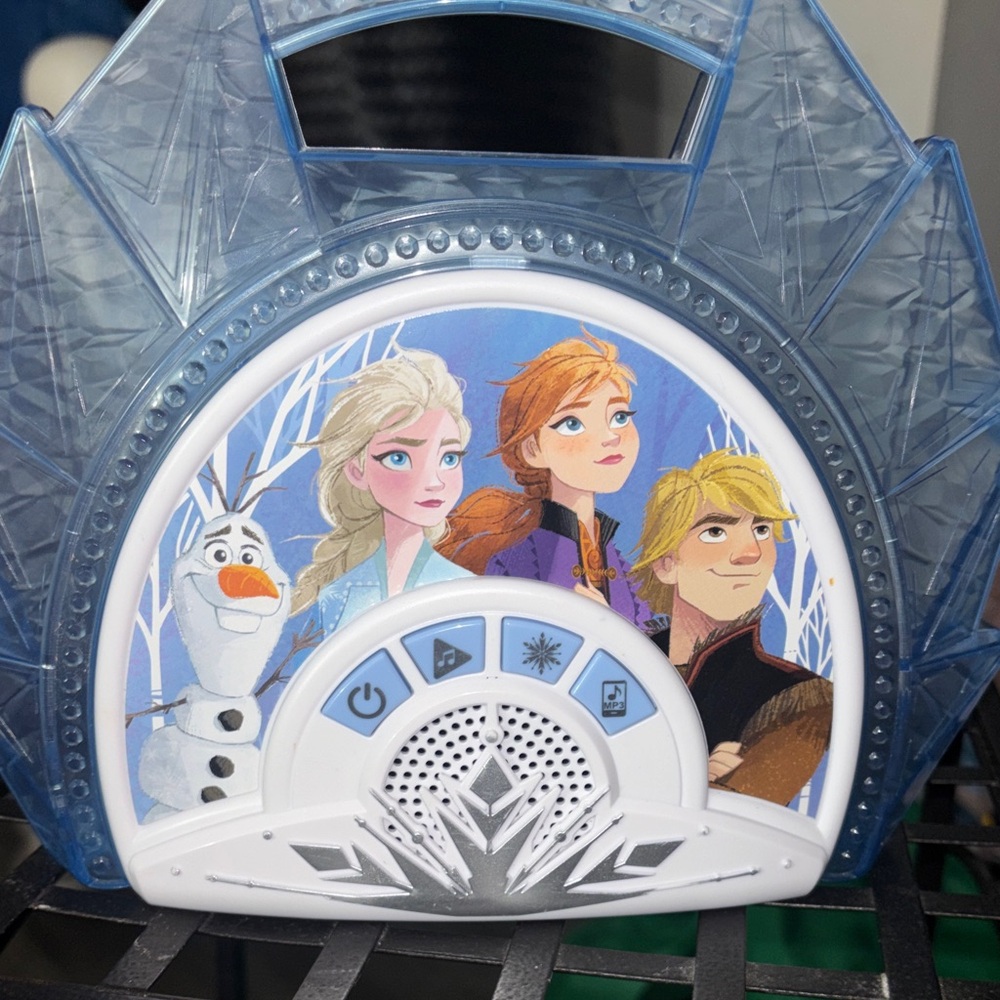 Frozen Themed Blue and White Music Player